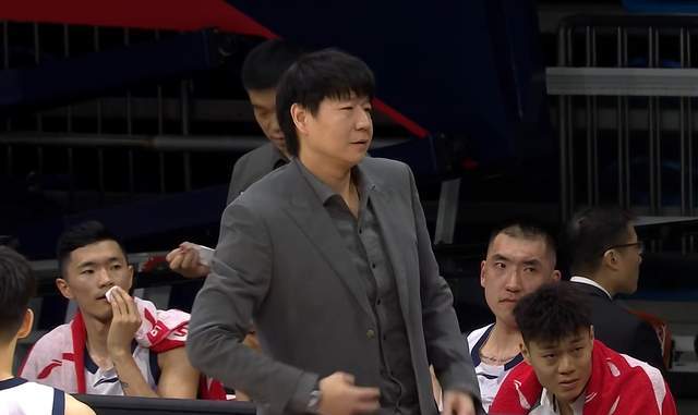 开云-疯狂打铁+情绪失控！山东男篮客场85-93不敌广州，这球输得真闹心